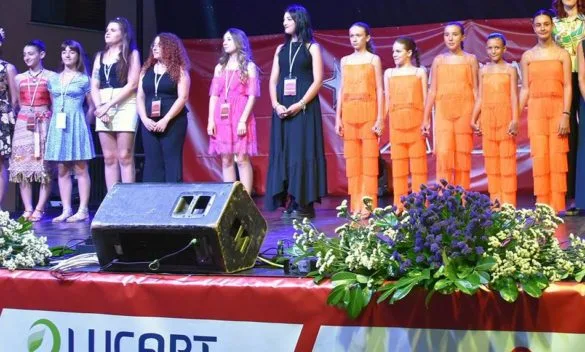 Alla ricerca del miglior talento I dodici finalisti del contest si sfidano in piazza per la vittoria