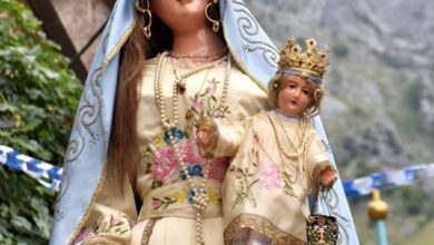 Il ritorno di un'antica tradizione Resceto veste e porta in spalla la Madonna del Carmelo