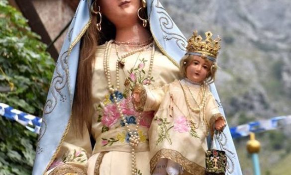 Il ritorno di un'antica tradizione Resceto veste e porta in spalla la Madonna del Carmelo