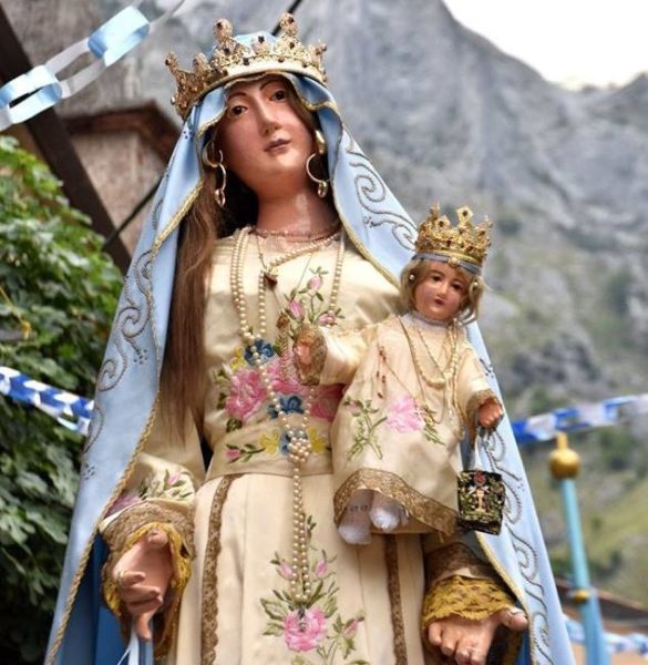 Il ritorno di un'antica tradizione Resceto veste e porta in spalla la Madonna del Carmelo