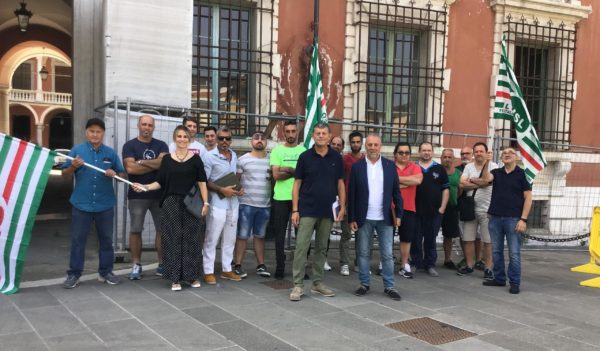 Malatesta Legnami, lavoratori alla porta, l'amministratore non si presenta al prefetto