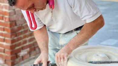 Se l’arte abbatte le barriere Le mani che ’guardano’ dello scultore Tagliaferri