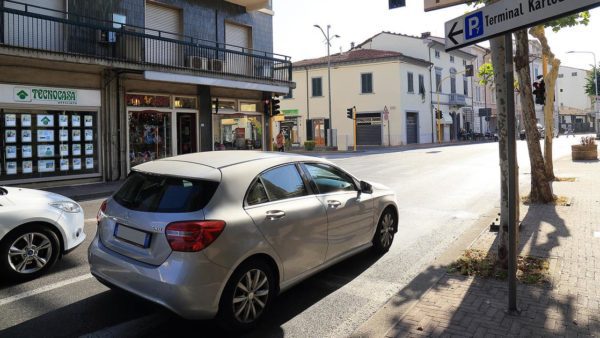 Montecatini, multe al semaforo: opposizioni all’attacco. "Eliminare subito il T-Red "