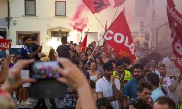 Mondo Convenienza, lo sciopero dei lavoratori di Campi Bisenzio arriva in Parlamento