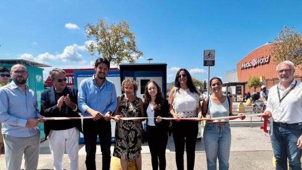 Un ecocompattatore a Ponte a Greve La plastica torna a nuova vita Presto nuove inaugurazioni