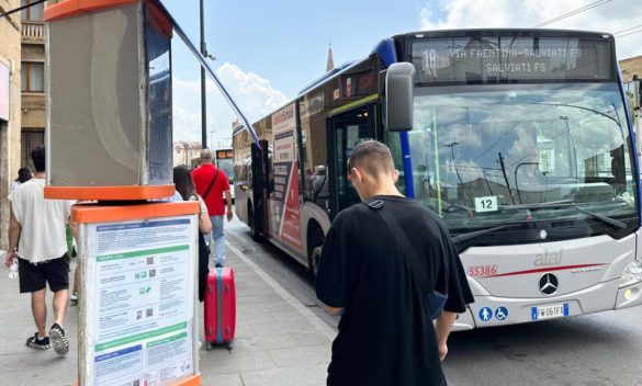 Autobus a Firenze, un’odissea. Rabbia dei passeggeri per i ritardi e le corse saltate
