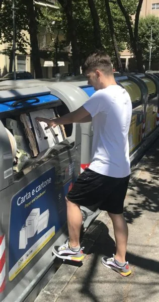 Rifiuti, all'ex Officina si consegnano le 6Card