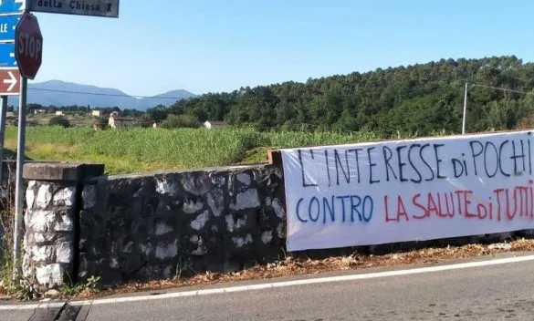 “No all’antenna del 5g a Mutigliano“ Raccolta firme e striscioni di protesta