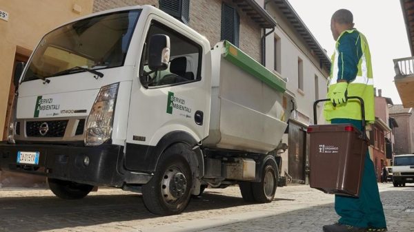 Raccolta dei rifiuti ‘a singhiozzo‘ "Così le strade sono maleodoranti"