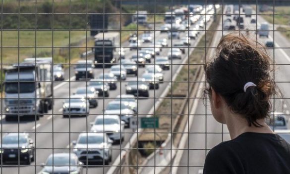 Autostrada, primo esodo a ostacoli Tratto aretino: code e rallentamenti Sul pieno scatta la tagliola dei 2 euro