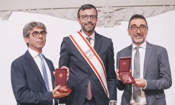 Gonfalone per Ferragina e Manzini "Siamo migranti della conoscenza"