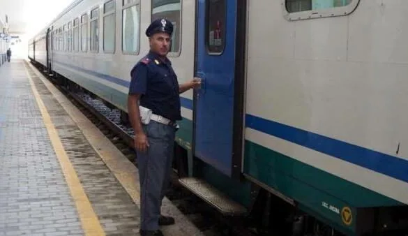 Zaino sospetto su un treno, stop alla circolazione. Arrivano gli artificieri
