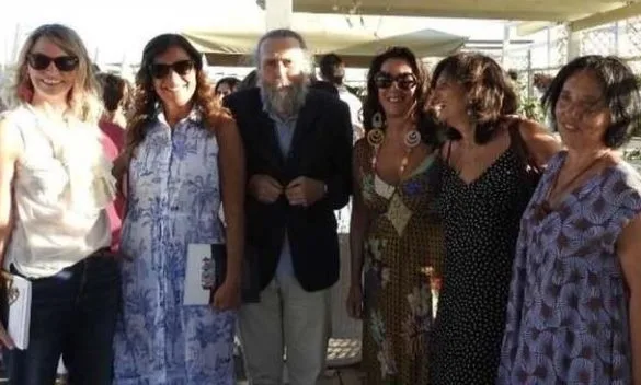 Donne, arte e solidarietà Un libro e un progetto Raccolti soldi per i bimbi Tema ambiente nel 2024