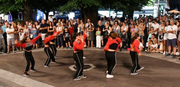 Esplode la Notte Bianca in centro Oltre cinquemila persone in festa "Formato di successo da replicare"