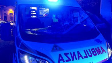 Incidente stradale: 23enne ferito dopo essere uscito di strada con l'auto