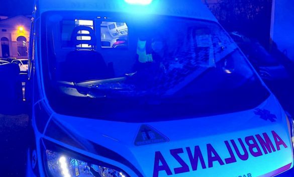 Incidente stradale: 23enne ferito dopo essere uscito di strada con l'auto