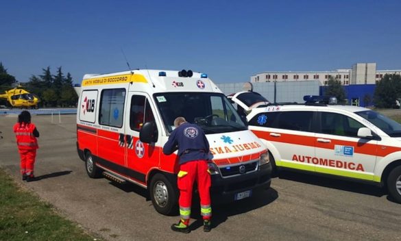 Bambina di 11 anni rischia di annegare al mare, ma viene salvata da un eroe aretino