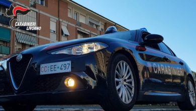Denunciati dopo aver parcheggiato un'auto rubata in via dei Funaioli e trovare i carabinieri