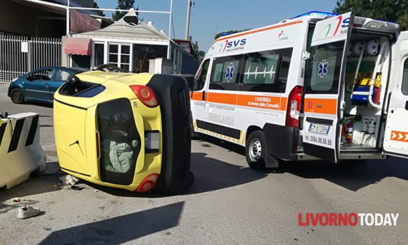 Incidente stradale in via Umbria: auto capovolta, due giovani donne ferite