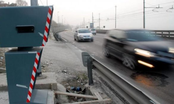 Installazione di un autovelox sulla Sr71 nel punto dell'incidente mortale di Federica Canetti.