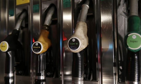 Aumento record della benzina: oltre 2,3 euro al litro