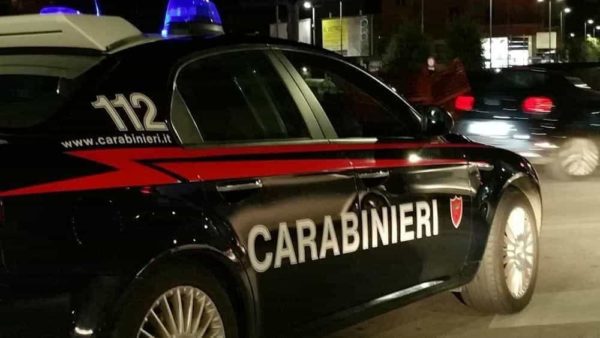 Arrestata donna che ha preso a calci e morso un Carabiniere alla mano