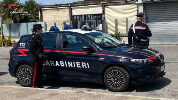 25enne denunciato per aver acquistato 'gratta e vinci' e sigarette con carte bancomat rubate a un'anziana