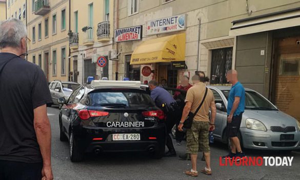 Denunciato un 30enne dopo la rissa in piazza Cavallotti che ha causato un'escalation di violenza con sedie e tavoli lanciati.