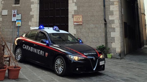 Un 46enne viene denunciato a Piombino per truffa e minacce ai danni di un concessionario d'auto