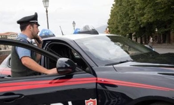 Denunciati per furti nelle Lungarni, turisti stranieri registrano tutto grazie alla videosorveglianza