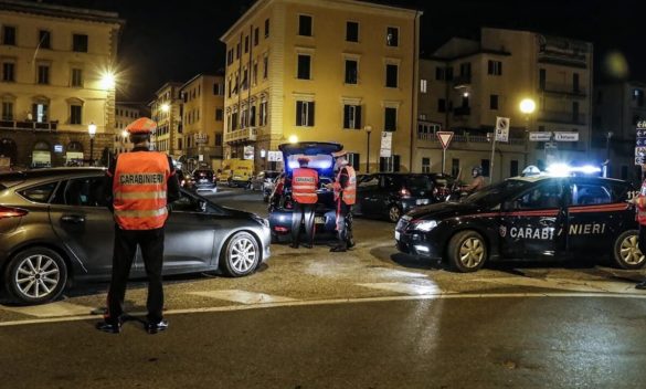 30enne ferito al volto con una bottiglia rotta in Piazza della Repubblica: 42enne denunciato