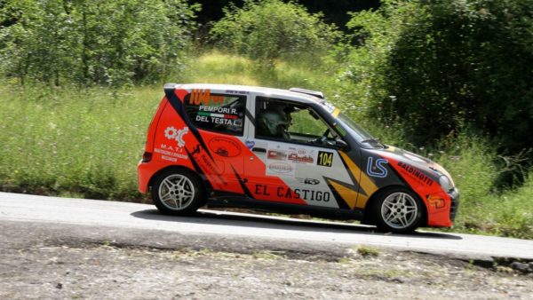 riscrivi titolo Prestazioni agrodolci per la Squadra Corse al Rally Coppa Città di Lucca