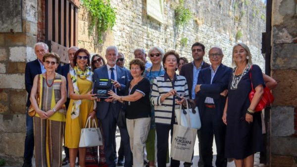 Installati 5 defibrillatori sul percorso in quota delle Mura di Pisa per la protezione cardiaca