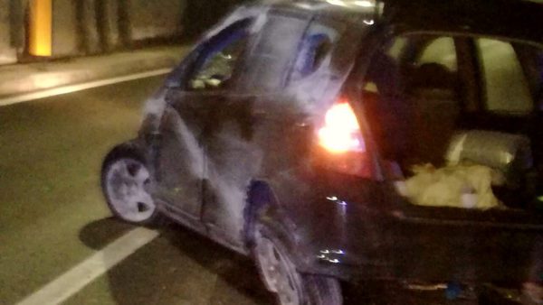 Incidente sulla Variante Aurelia: 27enne perde il controllo dell'auto e si schianta contro il muro della galleria di Montenero