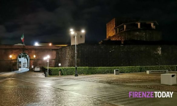 Incidente davanti alla Fortezza da Basso: Fuga rocambolesca su scooter rubato