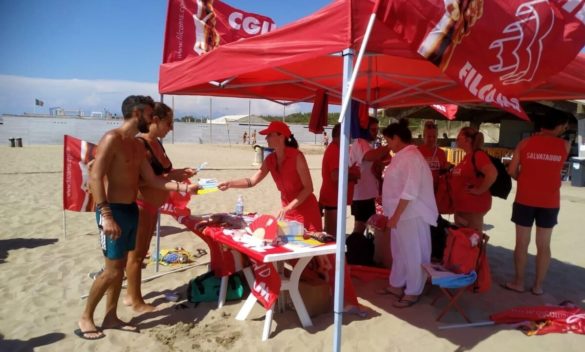 La Filcams Cgil scende in spiaggia a difesa dei diritti dei lavoratori del turismo