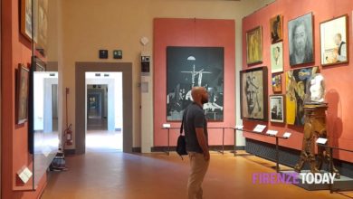 Esposizione dei dipinti del Vasariano: l'eleganza dei ritratti nella sala degli autoritratti degli Uffizi