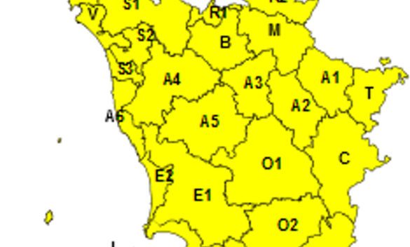 Temporali e forte vento: codice giallo su tutta la Toscana