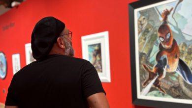 Simone Bianchi, l'artista di Marvel, espone la mostra "L'arte dei supereroi" ai Granai di Villa Mimbelli