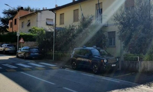 Bibbona: Un individuo si spaccia per poliziotto per godersi una vacanza di lusso in hotel gratis