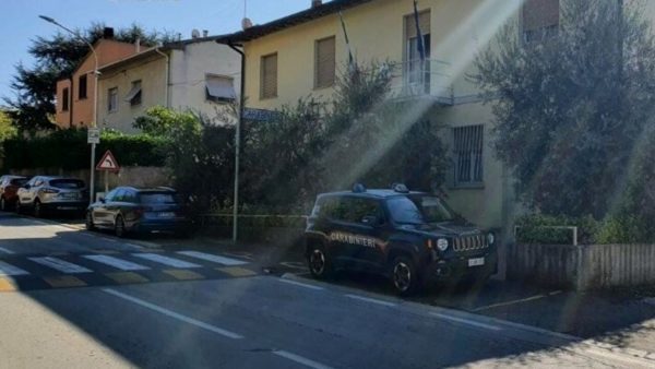 Bibbona: Un individuo si spaccia per poliziotto per godersi una vacanza di lusso in hotel gratis