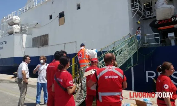 Livorno: 132 migranti sbarcati da Geo Barents, la Regione e Salvetti condannano "gestione disumana" come un'indegnità