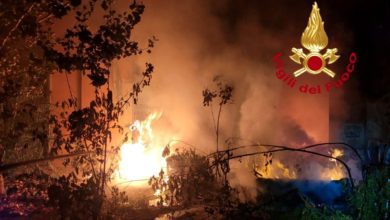 Incendio devastante anche alle Cascine: le immagini choc degli enormi danni