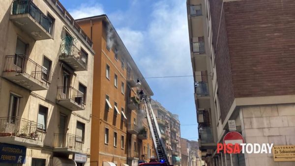 Grave incendio divampa in una abitazione di via Amerigo Vespucci a Pisa