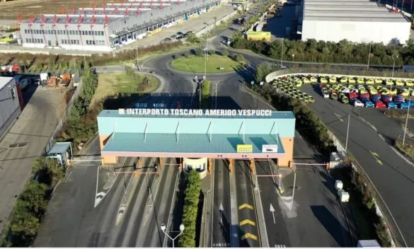 Il viceministro Rixi rassicura sulle opere fondamentali dei collegamenti ferroviari tra Porto e Interporto, confermando che saranno realizzate entro i tempi stabiliti e in conformità con il Piano Nazionale di Ripresa e Resilienza (Pnrr) e la Finanziaria Sostenibile per Crescita (Fsc).