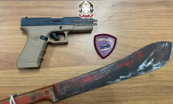 Gioca sporco per ottenere denaro: minaccia sua madre con un machete