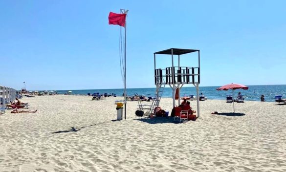 Tragica fatalità al mare: uomo di 50 anni di Firenze perde la vita dopo il capovolgimento della barca