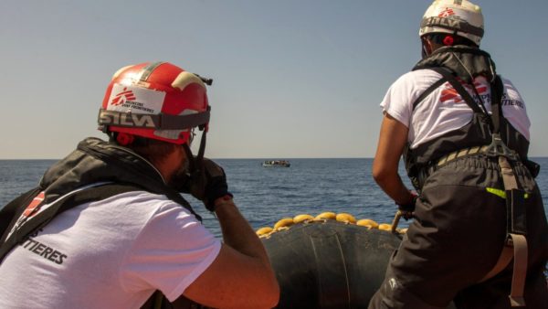 La nave Ong Geo Barents sbarcherà prima 200 migranti a Marina di Carrara, poi arriveranno altri 146 a Livorno