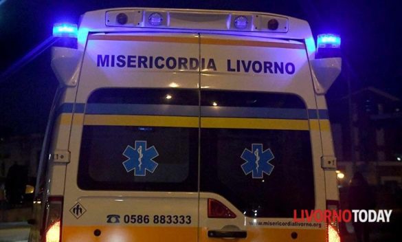 Giovane di 28 anni finisce in ospedale dopo aver perso il controllo dello scooter e caduto in un fossato