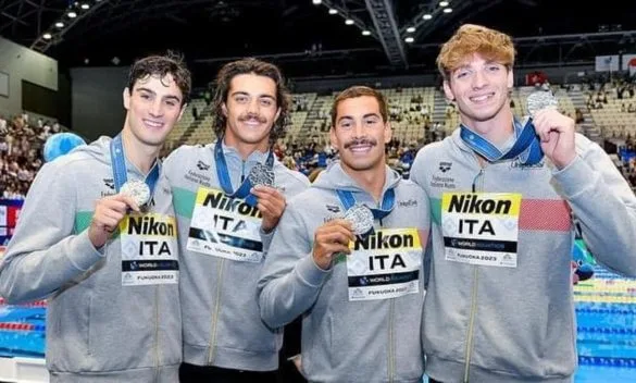 Mondiali di Nuoto 2023: Zazzeri trionfa con l'argento nella staffetta 4x100